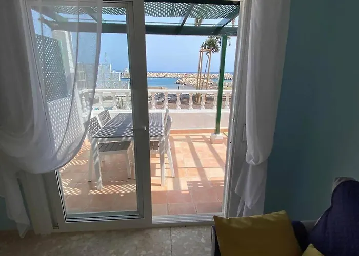 Romantico Frente Al Mar Amarilla Golf *